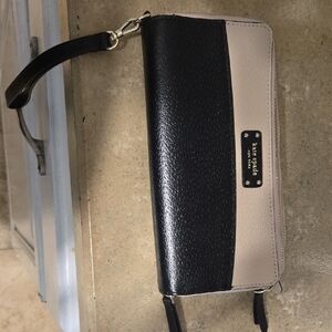 LIKE NEW - kate spade Cream/Black Wristlet Wallet W Multiple Zippers/Card Slots